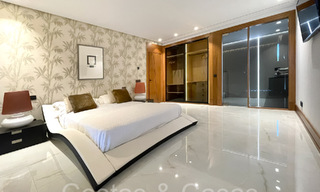 Sofisticada villa de diseño en venta en el campo de golf de un resort de primera clase cerca de Sotogrande - San Roque, Costa del Sol 63992 