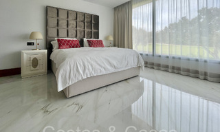 Sofisticada villa de diseño en venta en el campo de golf de un resort de primera clase cerca de Sotogrande - San Roque, Costa del Sol 63993 