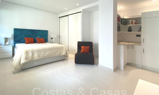 Sofisticada villa de diseño en venta en el campo de golf de un resort de primera clase cerca de Sotogrande - San Roque, Costa del Sol 63994 