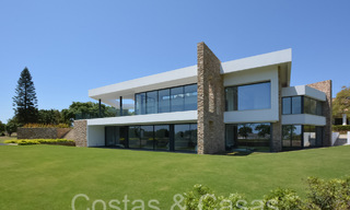 Sofisticada villa de diseño en venta en el campo de golf de un resort de primera clase cerca de Sotogrande - San Roque, Costa del Sol 63995 