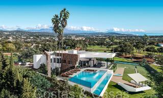Sofisticada villa de diseño en venta en el campo de golf de un resort de primera clase cerca de Sotogrande - San Roque, Costa del Sol 63997 