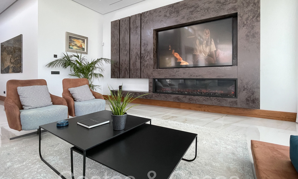 Sofisticada villa de diseño en venta en el campo de golf de un resort de primera clase cerca de Sotogrande - San Roque, Costa del Sol 64010