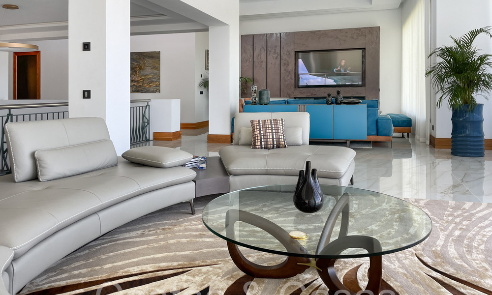 Sofisticada villa de diseño en venta en el campo de golf de un resort de primera clase cerca de Sotogrande - San Roque, Costa del Sol 64011