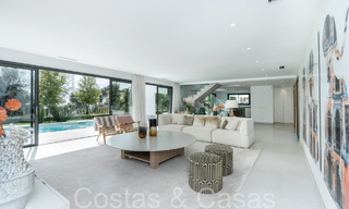 Lista para entrar a vivir, villa de lujo moderna en venta con piscina infinita en una exclusiva comunidad cerrada en Benalmádena, Costa del Sol 64073 