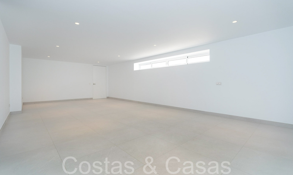Lista para entrar a vivir, villa de lujo moderna en venta con piscina infinita en una exclusiva comunidad cerrada en Benalmádena, Costa del Sol 64079