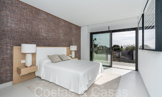 Lista para entrar a vivir, villa de lujo moderna en venta con piscina infinita en una exclusiva comunidad cerrada en Benalmádena, Costa del Sol 64086 