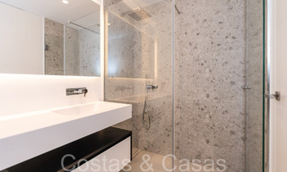 Lista para entrar a vivir, villa de lujo moderna en venta con piscina infinita en una exclusiva comunidad cerrada en Benalmádena, Costa del Sol 64087 