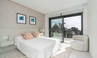 Lista para entrar a vivir, villa de lujo moderna en venta con piscina infinita en una exclusiva comunidad cerrada en Benalmádena, Costa del Sol 64088 