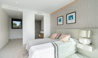 Lista para entrar a vivir, villa de lujo moderna en venta con piscina infinita en una exclusiva comunidad cerrada en Benalmádena, Costa del Sol 64089 