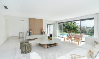 Lista para entrar a vivir, villa de lujo moderna en venta con piscina infinita en una exclusiva comunidad cerrada en Benalmádena, Costa del Sol 64094 