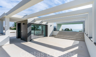 Lista para entrar a vivir, villa de lujo moderna en venta con piscina infinita en una exclusiva comunidad cerrada en Benalmádena, Costa del Sol 64096 