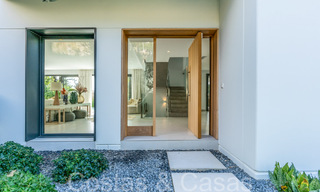 Lista para entrar a vivir, villa de lujo moderna en venta con piscina infinita en una exclusiva comunidad cerrada en Benalmádena, Costa del Sol 64097 
