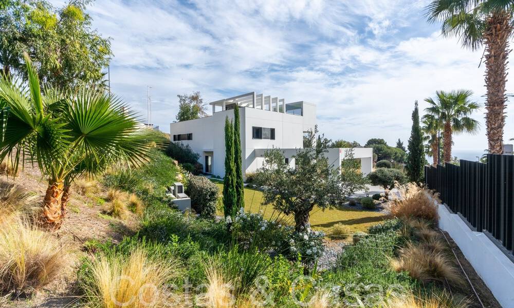 Lista para entrar a vivir, villa de lujo moderna en venta con piscina infinita en una exclusiva comunidad cerrada en Benalmádena, Costa del Sol 64099