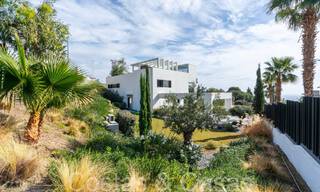 Lista para entrar a vivir, villa de lujo moderna en venta con piscina infinita en una exclusiva comunidad cerrada en Benalmádena, Costa del Sol 64099 