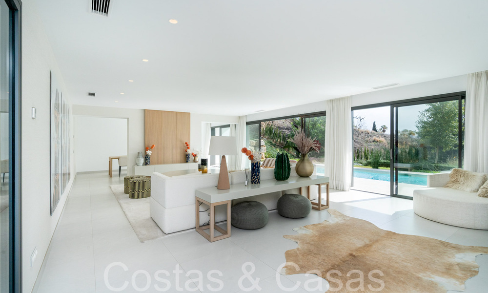 Lista para entrar a vivir, villa de lujo moderna en venta con piscina infinita en una exclusiva comunidad cerrada en Benalmádena, Costa del Sol 64109
