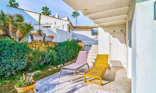 Villa mediterránea en venta en primera línea de playa cerca del centro de Estepona 64023 
