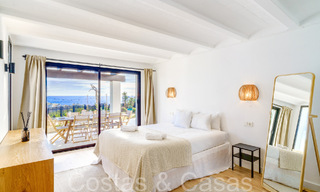 Villa mediterránea en venta en primera línea de playa cerca del centro de Estepona 64024 