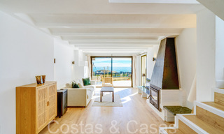 Villa mediterránea en venta en primera línea de playa cerca del centro de Estepona 64028 