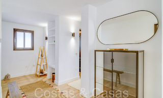 Villa mediterránea en venta en primera línea de playa cerca del centro de Estepona 64032 