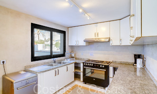 Villa mediterránea en venta en primera línea de playa cerca del centro de Estepona 64036 