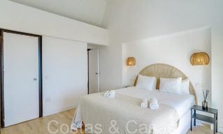 Villa mediterránea en venta en primera línea de playa cerca del centro de Estepona 64039 