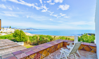 Villa mediterránea en venta en primera línea de playa cerca del centro de Estepona 64050 