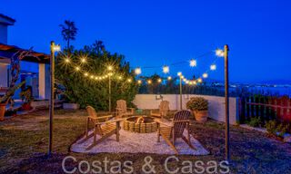 Villa mediterránea en venta en primera línea de playa cerca del centro de Estepona 64055 