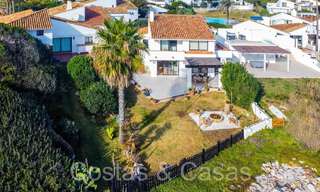 Villa mediterránea en venta en primera línea de playa cerca del centro de Estepona 64062 