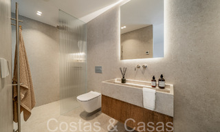 Prestigiosa casa reformada en venta rodeada de campos de golf en el valle de Nueva Andalucía, Marbella 64117 