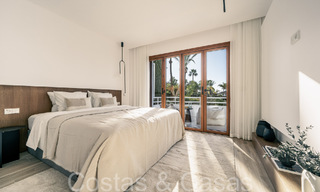 Prestigiosa casa reformada en venta rodeada de campos de golf en el valle de Nueva Andalucía, Marbella 64118 