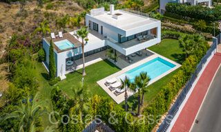 Villa de lujo superior con arquitectura moderna en venta a dos pasos de los campos de golf de Nueva Andalucia, Marbella 64175 