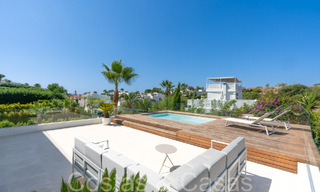 Villa de lujo superior con arquitectura moderna en venta a dos pasos de los campos de golf de Nueva Andalucia, Marbella 64180 