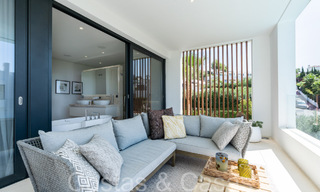 Villa de lujo superior con arquitectura moderna en venta a dos pasos de los campos de golf de Nueva Andalucia, Marbella 64184 