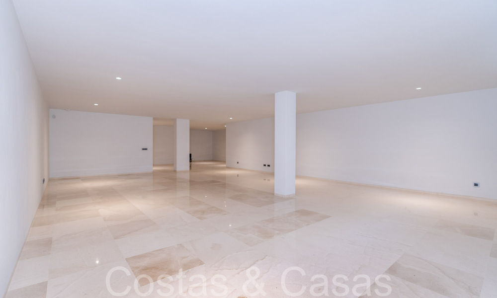 Villa de lujo superior con arquitectura moderna en venta a dos pasos de los campos de golf de Nueva Andalucia, Marbella 64190