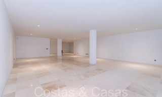 Villa de lujo superior con arquitectura moderna en venta a dos pasos de los campos de golf de Nueva Andalucia, Marbella 64190 