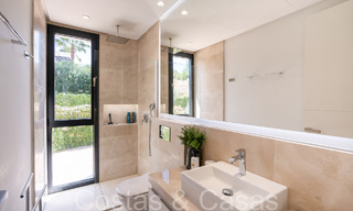 Villa de lujo superior con arquitectura moderna en venta a dos pasos de los campos de golf de Nueva Andalucia, Marbella 64191 