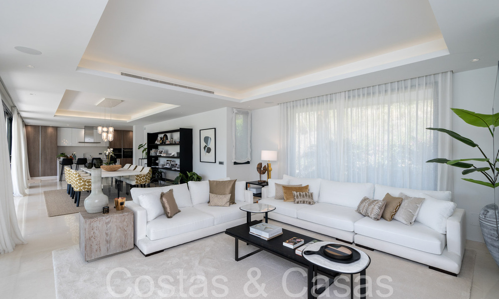 Villa de lujo superior con arquitectura moderna en venta a dos pasos de los campos de golf de Nueva Andalucia, Marbella 64197