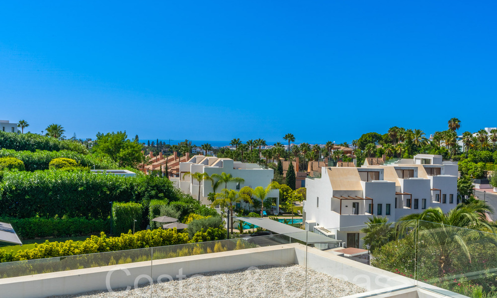 Villa de lujo superior con arquitectura moderna en venta a dos pasos de los campos de golf de Nueva Andalucia, Marbella 64201