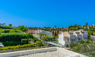 Villa de lujo superior con arquitectura moderna en venta a dos pasos de los campos de golf de Nueva Andalucia, Marbella 64201 