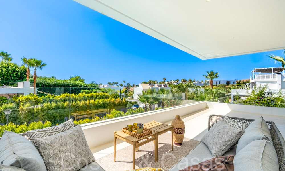 Villa de lujo superior con arquitectura moderna en venta a dos pasos de los campos de golf de Nueva Andalucia, Marbella 64211