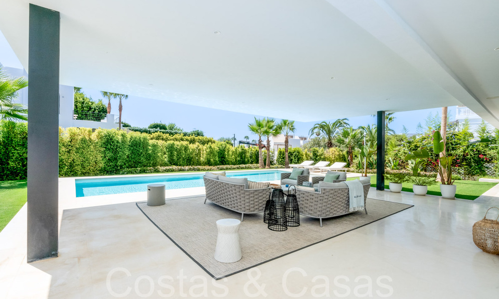 Villa de lujo superior con arquitectura moderna en venta a dos pasos de los campos de golf de Nueva Andalucia, Marbella 64227