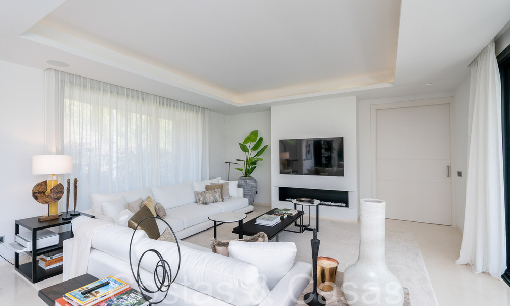 Villa de lujo superior con arquitectura moderna en venta a dos pasos de los campos de golf de Nueva Andalucia, Marbella 64228