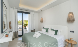 Villa de lujo superior con arquitectura moderna en venta a dos pasos de los campos de golf de Nueva Andalucia, Marbella 64232 