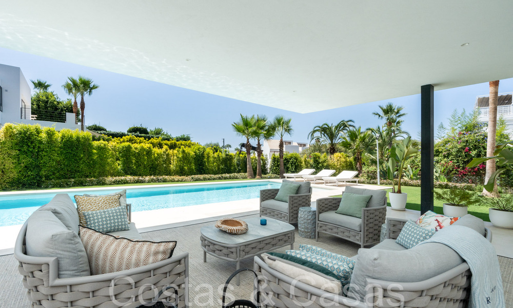 Villa de lujo superior con arquitectura moderna en venta a dos pasos de los campos de golf de Nueva Andalucia, Marbella 64233