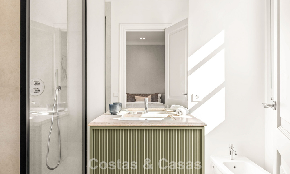 Villa de lujo con diseño moderno-mediterráneo, lista para entrar a vivir, en venta en una popular zona de golf en Nueva Andalucía, Marbella 774515