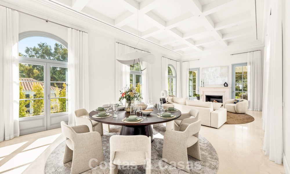 Villa de lujo con diseño moderno-mediterráneo, lista para entrar a vivir, en venta en una popular zona de golf en Nueva Andalucía, Marbella 774516