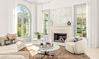 Villa de lujo con diseño moderno-mediterráneo, lista para entrar a vivir, en venta en una popular zona de golf en Nueva Andalucía, Marbella 774522 