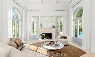 Villa de lujo con diseño moderno-mediterráneo, lista para entrar a vivir, en venta en una popular zona de golf en Nueva Andalucía, Marbella 774523 