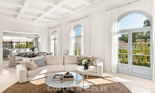 Villa de lujo con diseño moderno-mediterráneo, lista para entrar a vivir, en venta en una popular zona de golf en Nueva Andalucía, Marbella 774524 