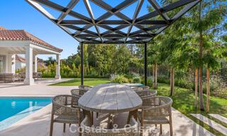 Villa de lujo con diseño moderno-mediterráneo, lista para entrar a vivir, en venta en una popular zona de golf en Nueva Andalucía, Marbella 774535 